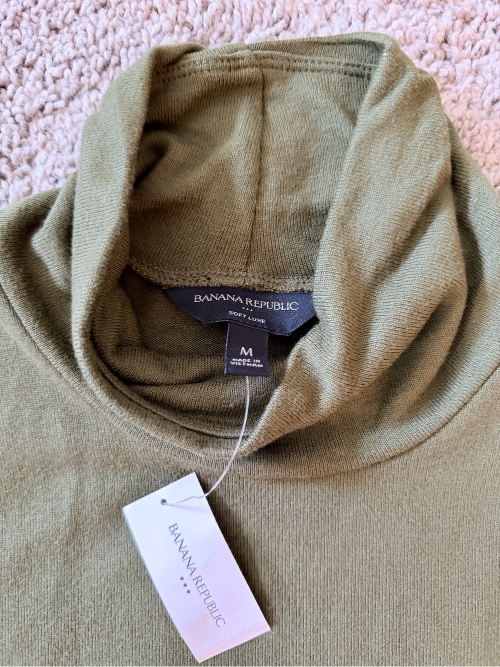 Banana Republic Soft Luxe Olive Green Turtleneck Long Sleeve - Medium - Picture 4 of 4
